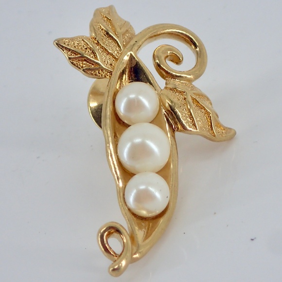 Vintage Textured Gold Tone Faux Pearl Peas In A Pod Fashion Lapel Pin 1.60 Inch - Picture 1 of 6